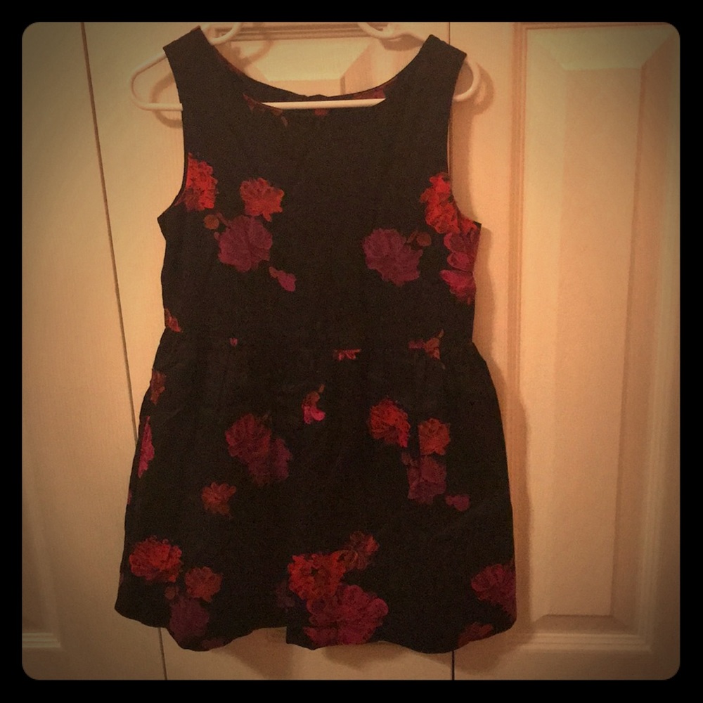 GAP dress wig flower design